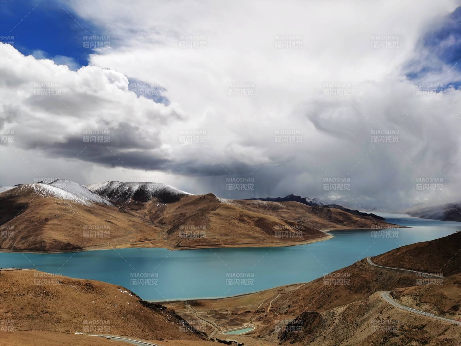 羊湖高原碧湖云影图片