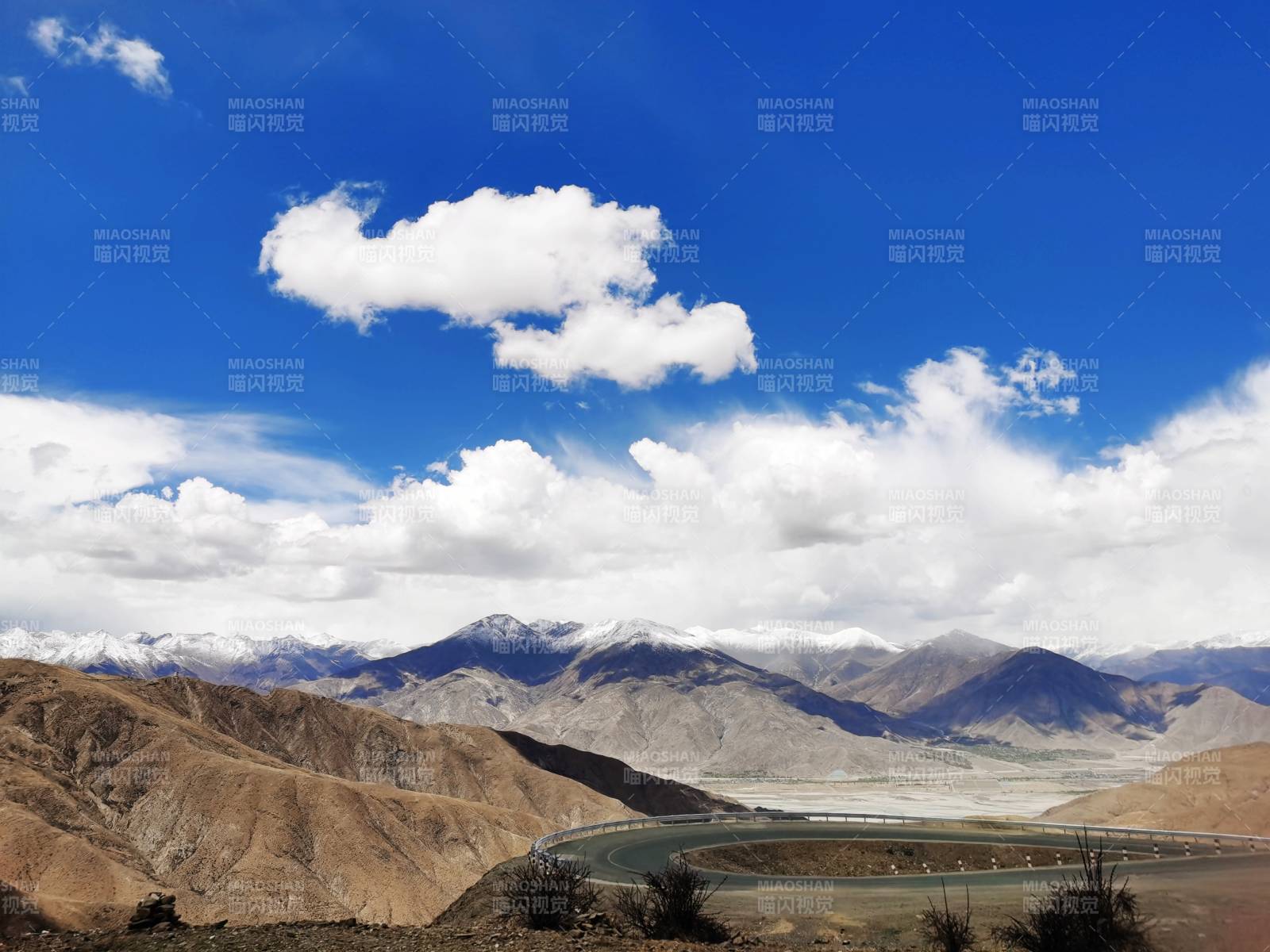 西藏雪山云海壮丽景色图片