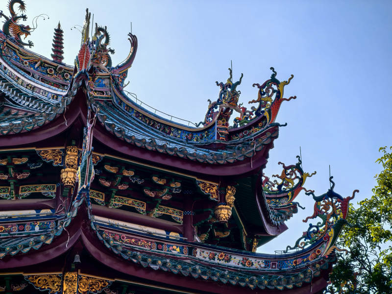 厦门南普陀彩绘飞檐古建筑图片
