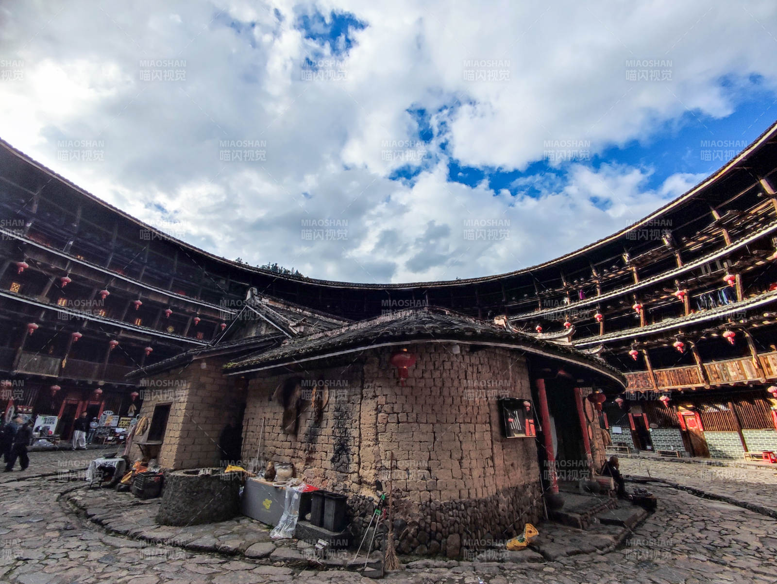 福建土楼庭院风光图片