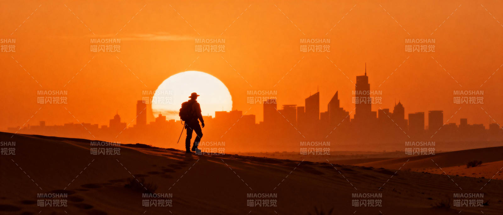 沙漠日落行者图片