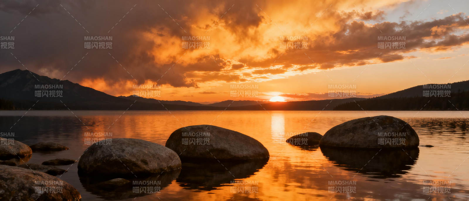 湖畔日落美景图片