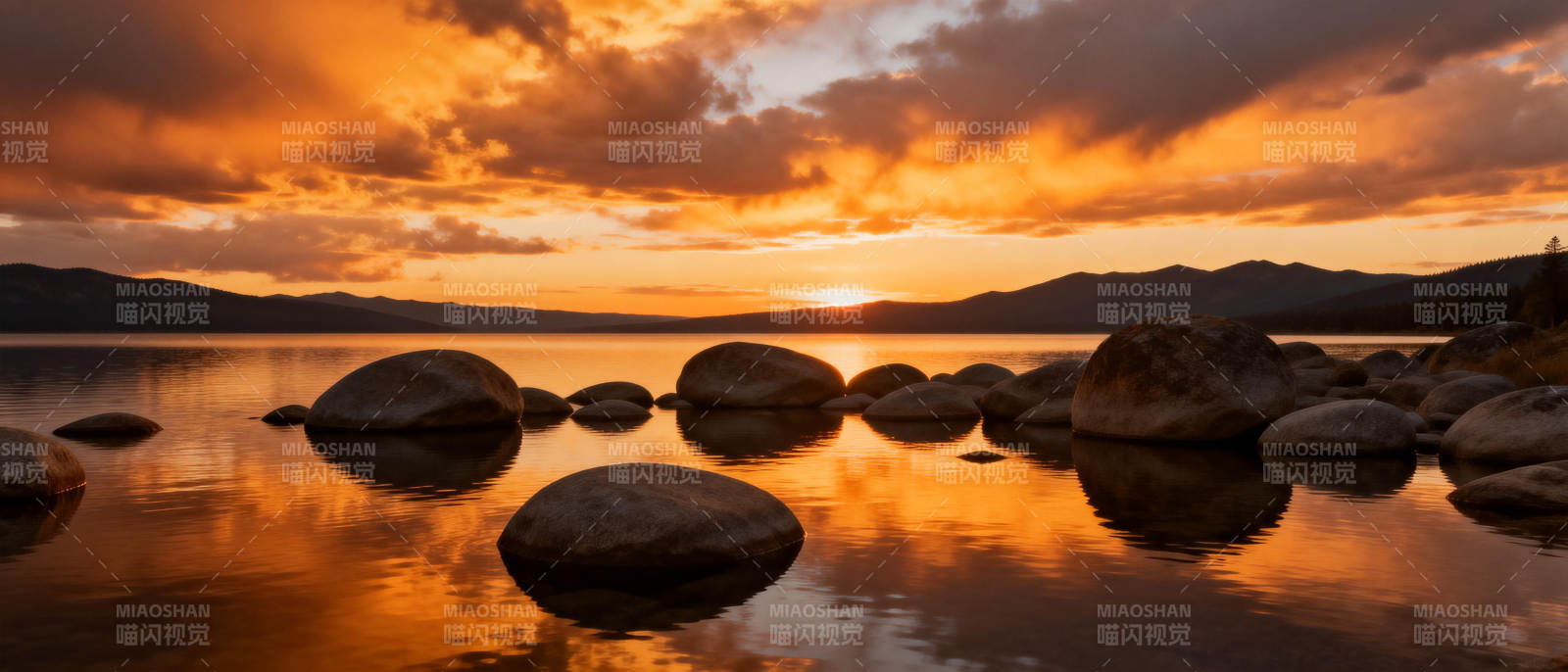 湖畔夕阳美景图片