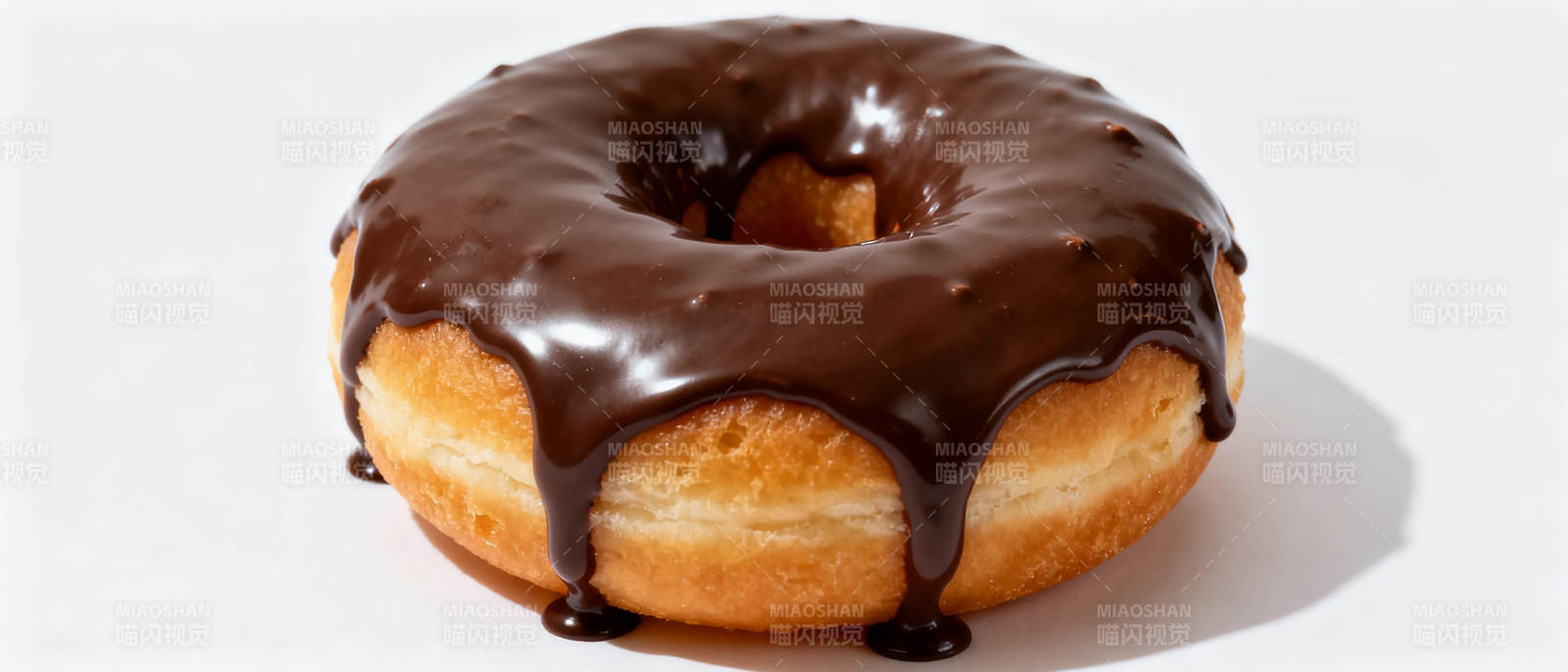 巧克力甜甜圈图片