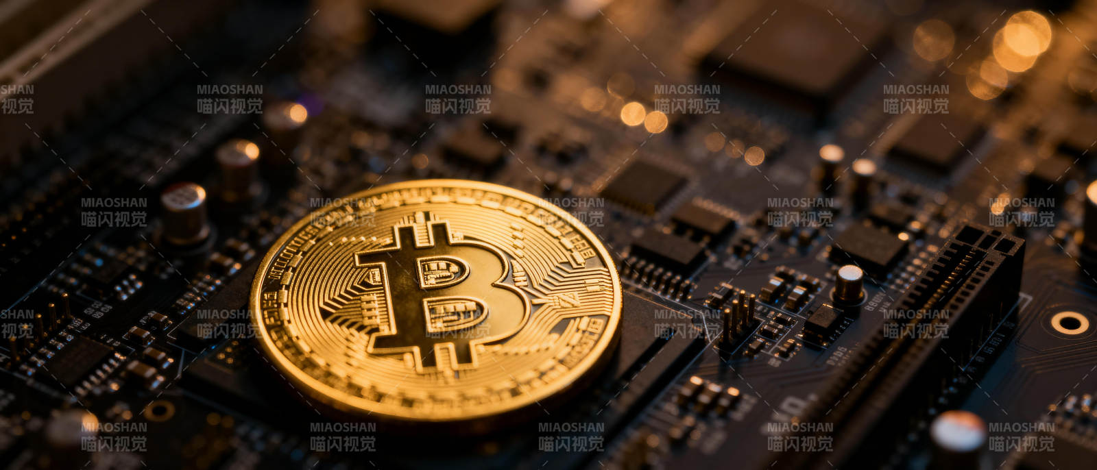 比特币与电路板图片