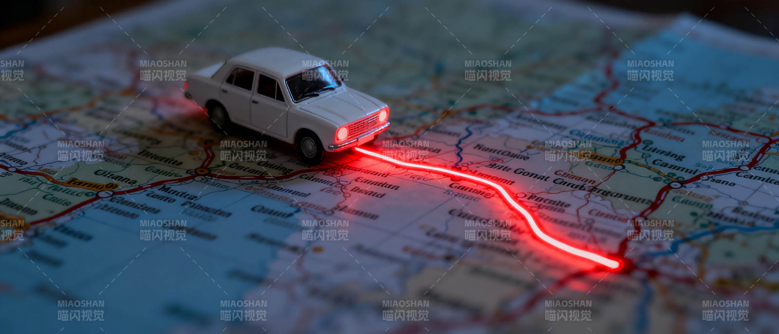 地图上的红色轨迹图片