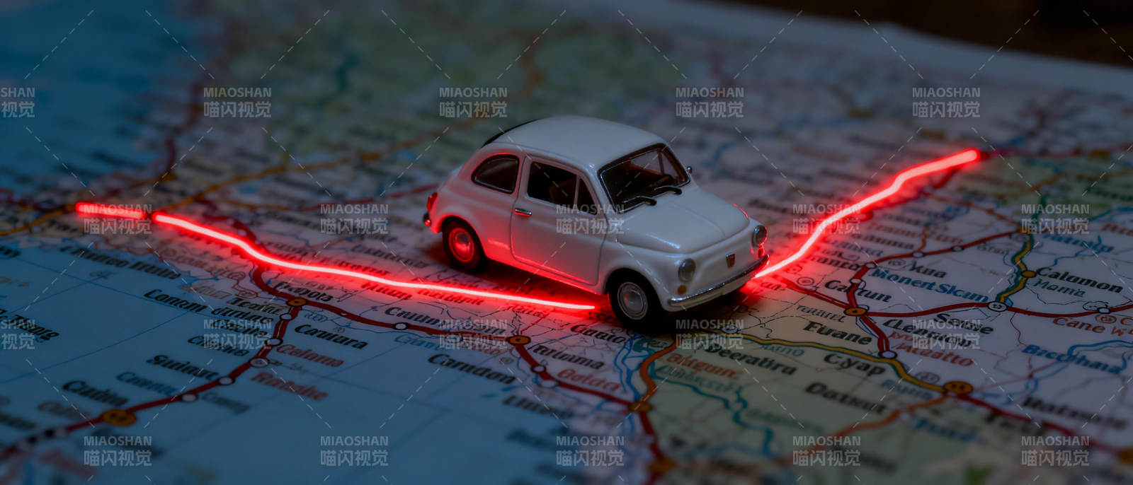 地图上的红色轨迹车图片