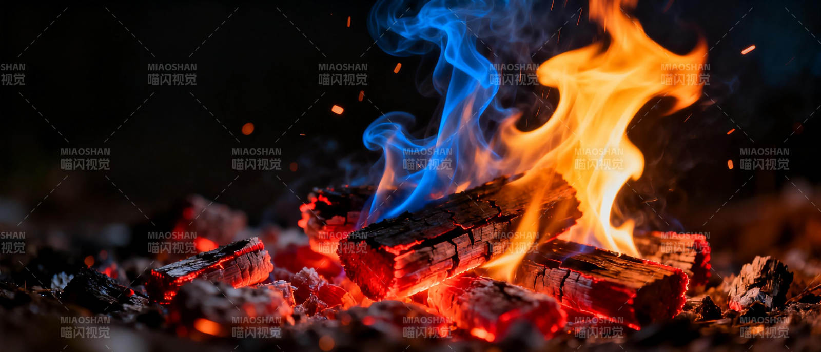 篝火燃烧图片