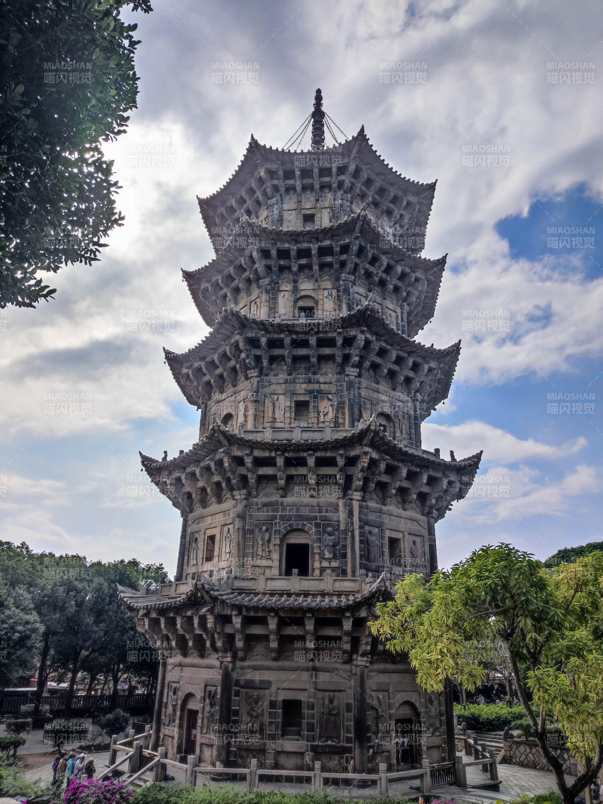 泉州开元寺古塔巍然屹立图片