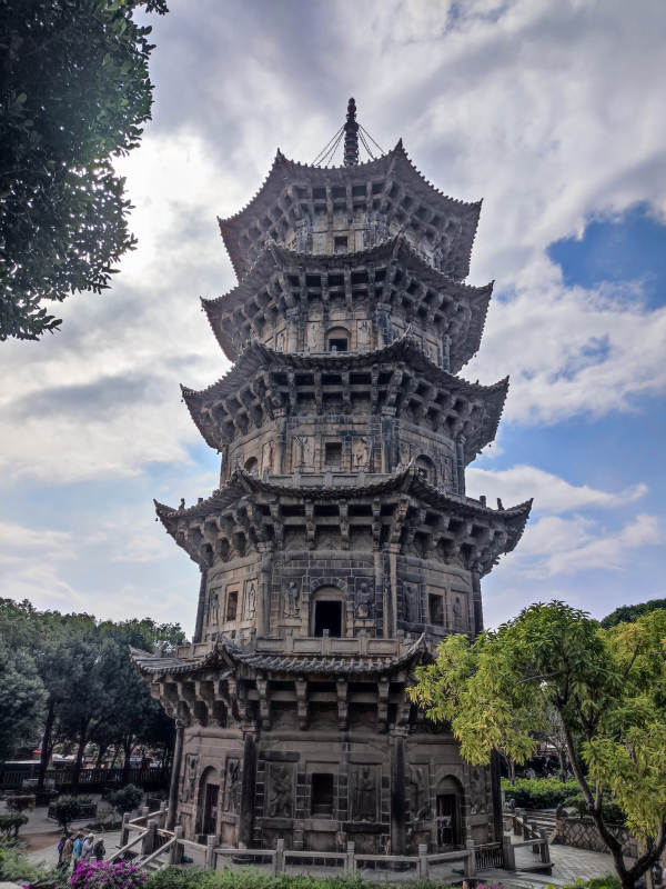 泉州开元寺古塔巍然屹立图片