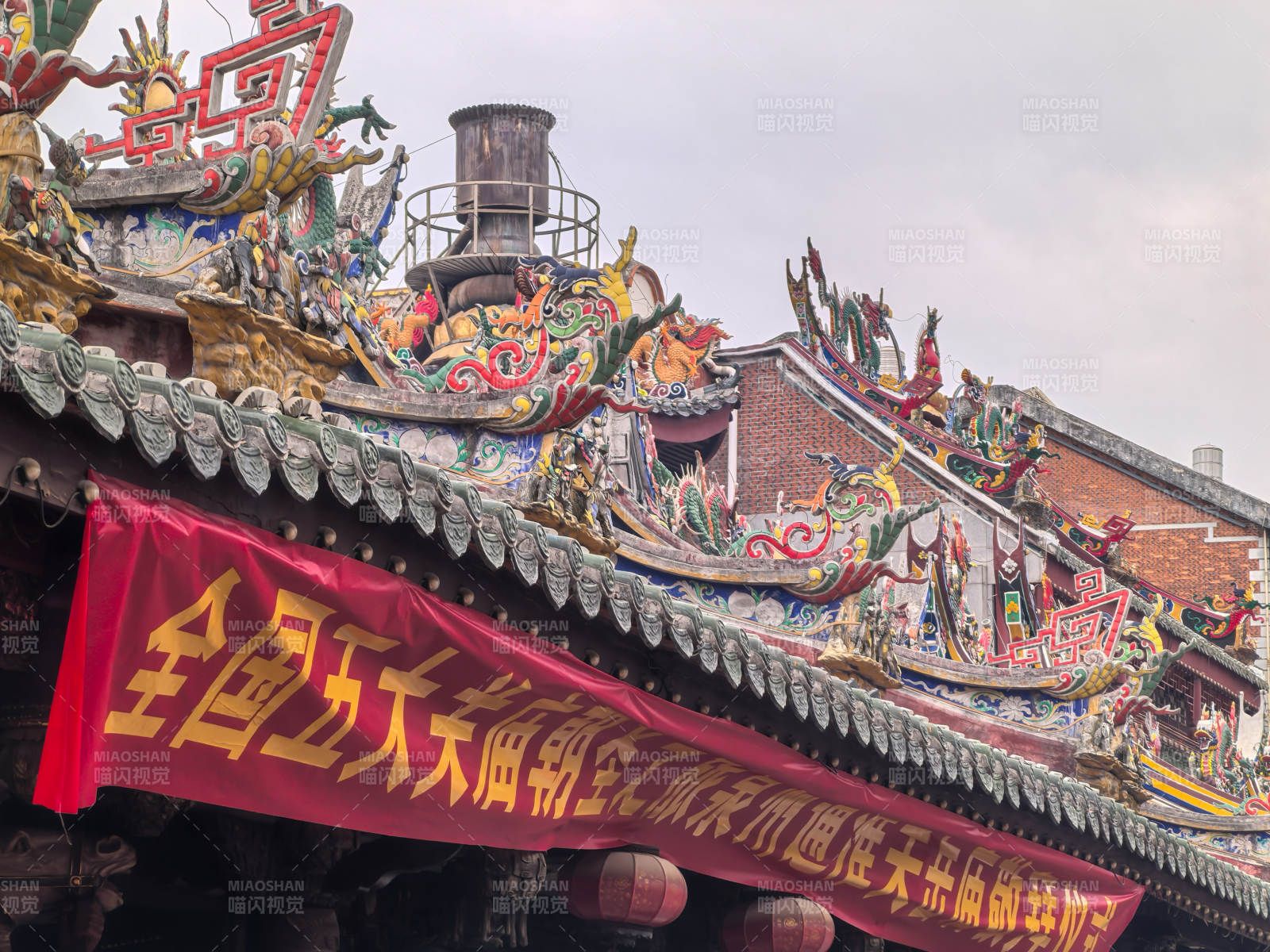 泉州关帝庙庙宇彩绘龙腾图片