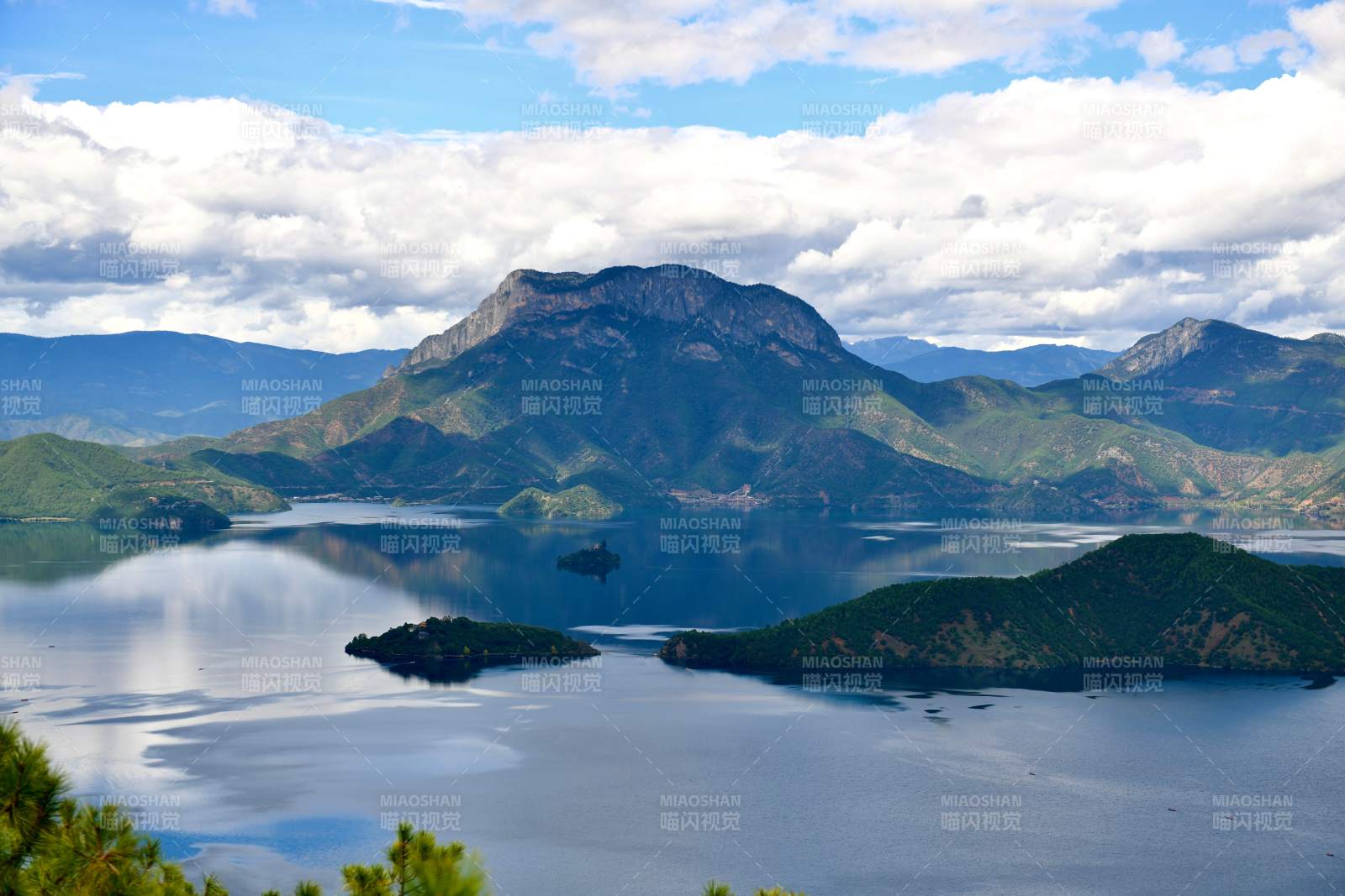云南泸沽湖 山水相映 湖光山色图片