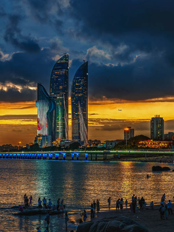 厦门海滨夜景璀璨图片