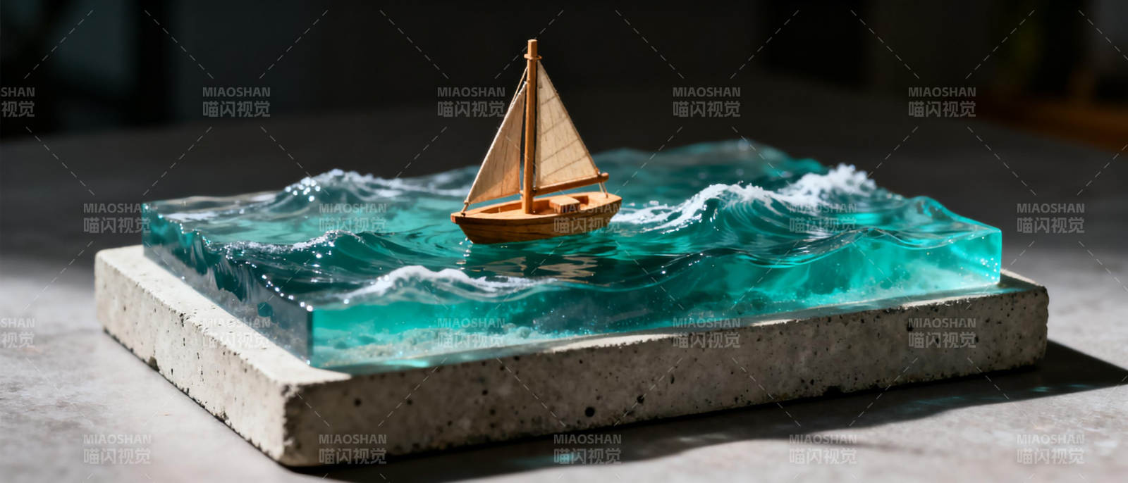 帆船模型在波浪中图片