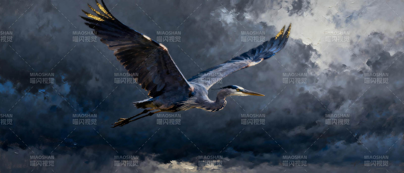 苍鹭翱翔于云际图片