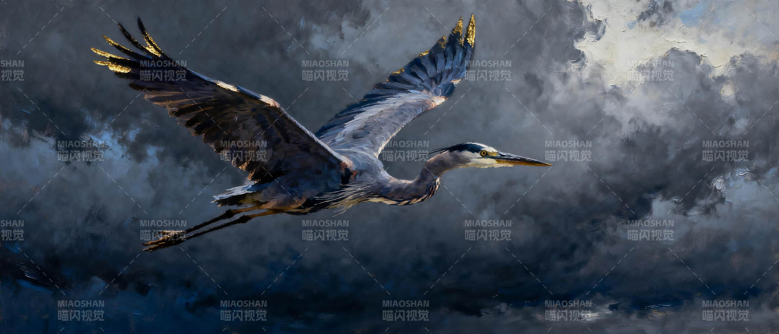 苍鹭翱翔于云际图片