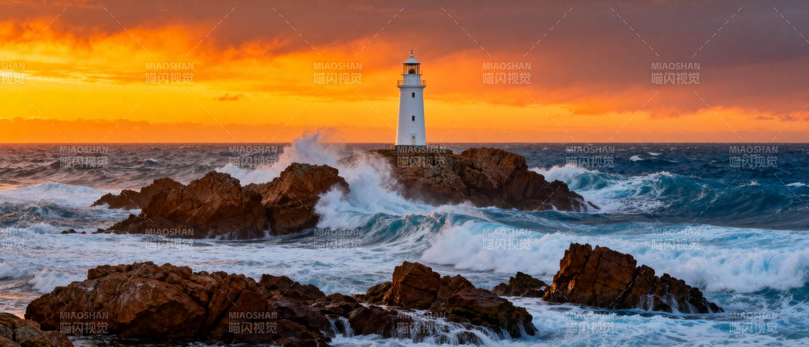 灯塔映晚霞图片