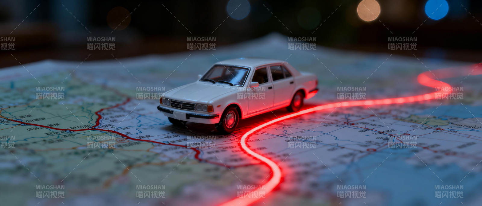 地图上的红色轨迹车图片