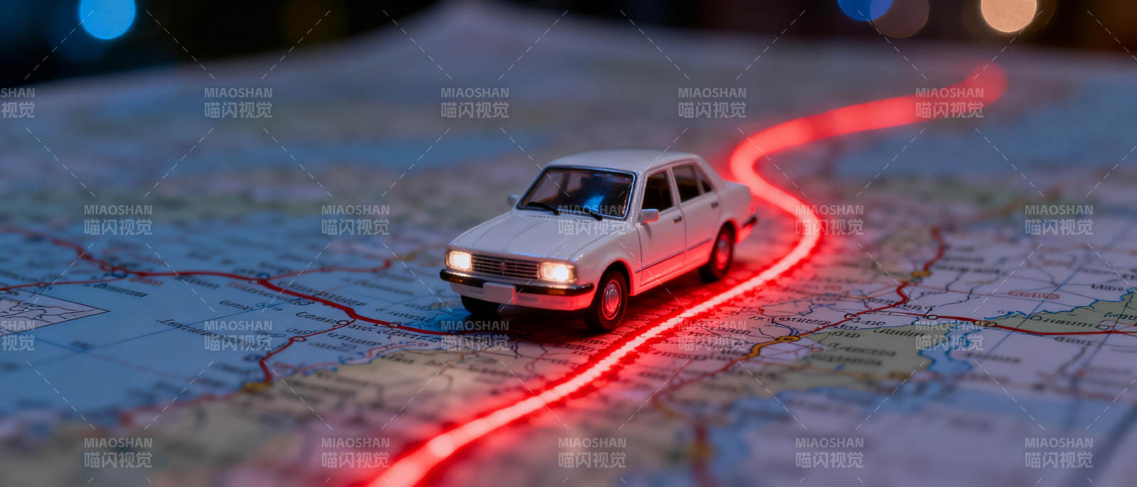 地图上的红色轨迹车图片