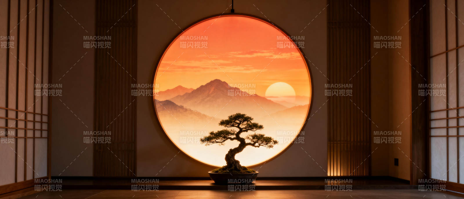 圆窗映山日 盆景静谧图片