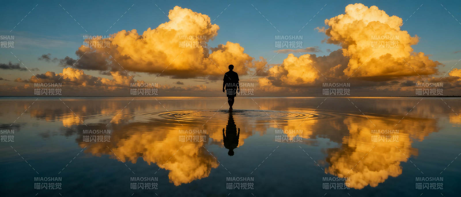 云影倒映 孤影前行图片