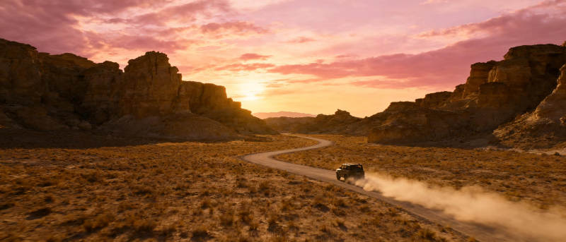 荒漠日落驰骋图片