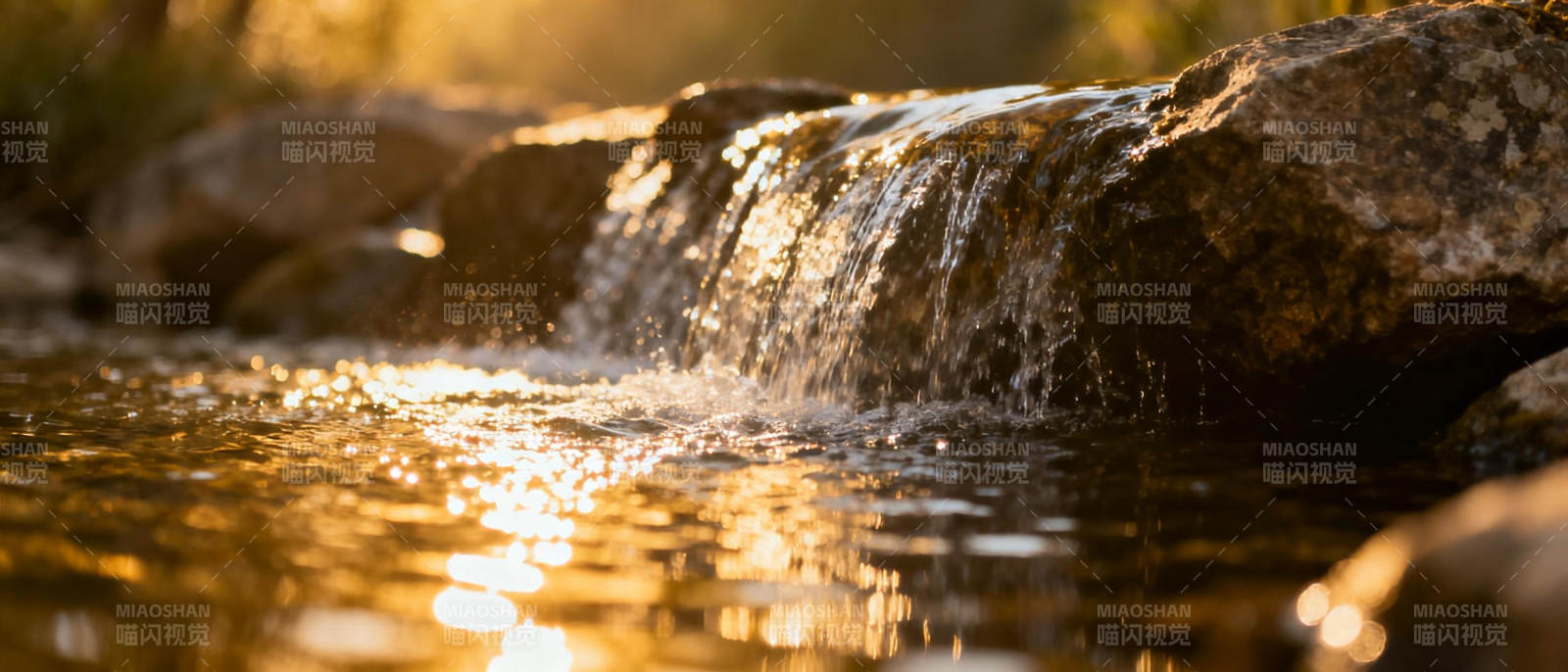溪水潺潺流石间图片