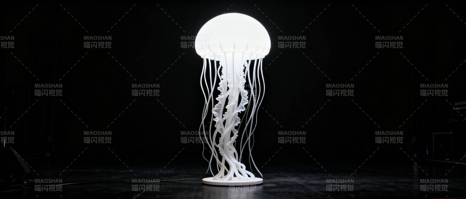 发光水母雕塑图片