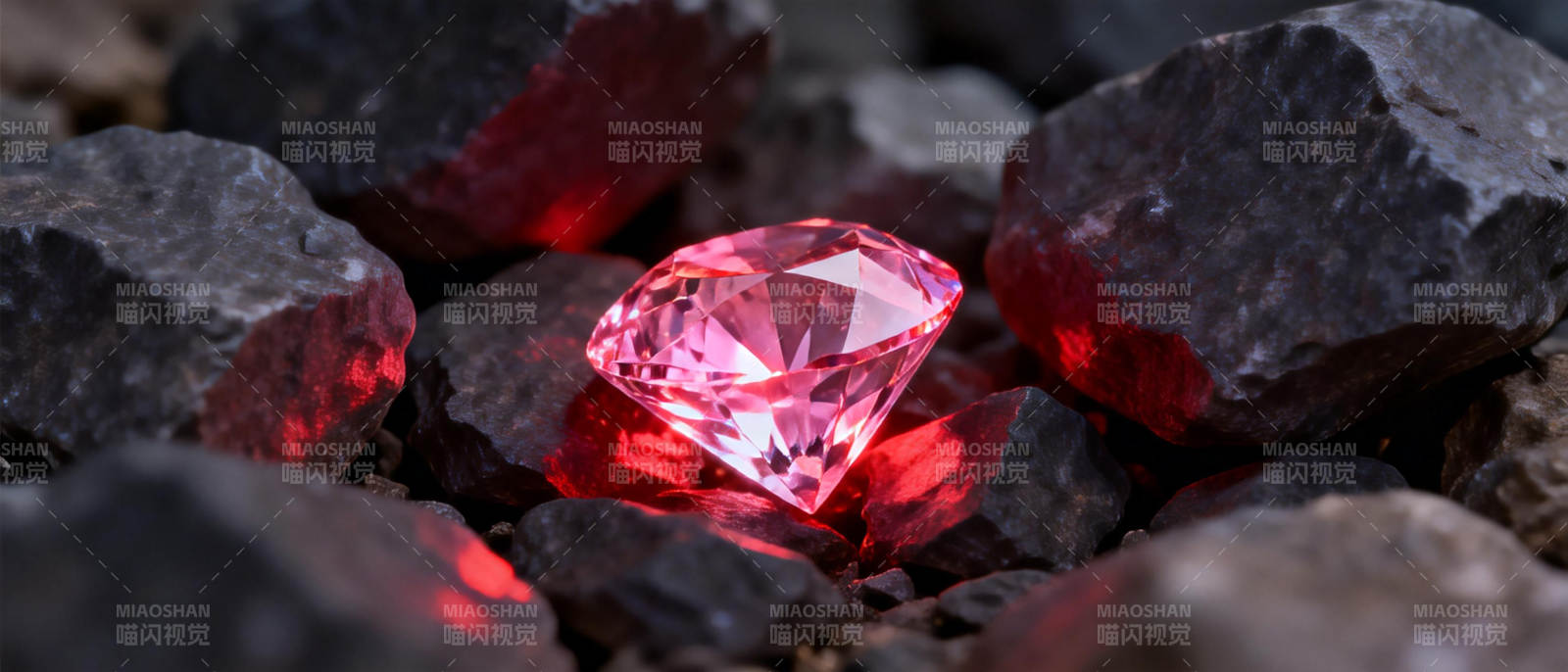 璀璨红钻嵌岩中图片