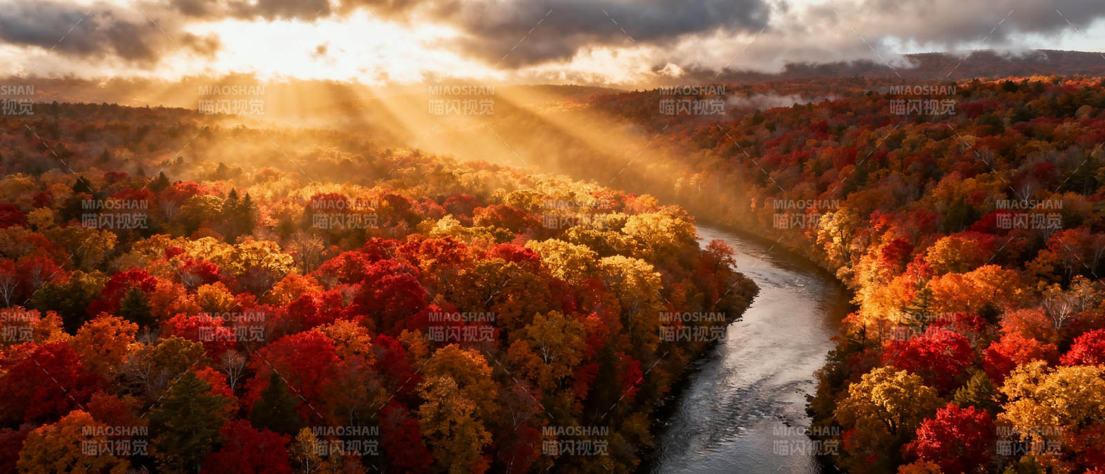秋日河谷光影图片