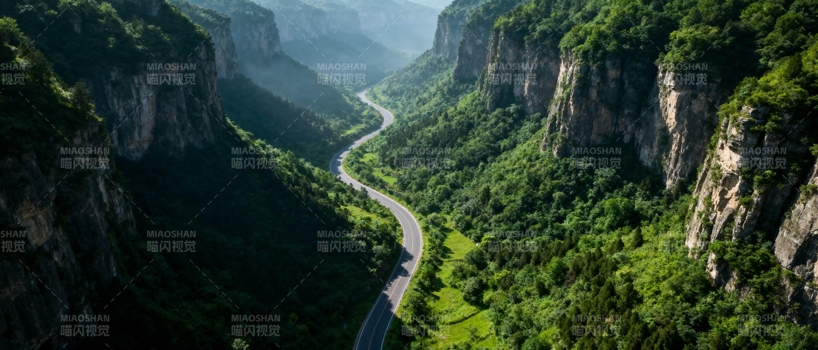 峡谷公路风光图片