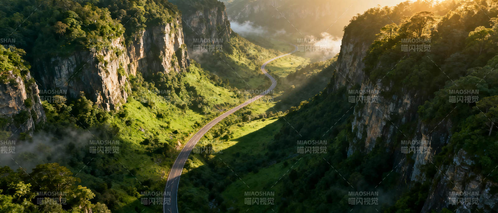 峡谷公路晨曦图片
