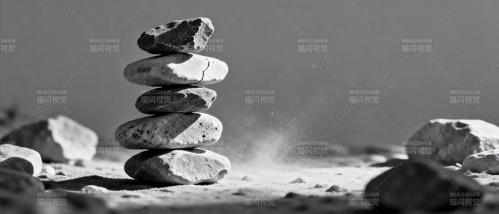石堆平衡瞬间图片