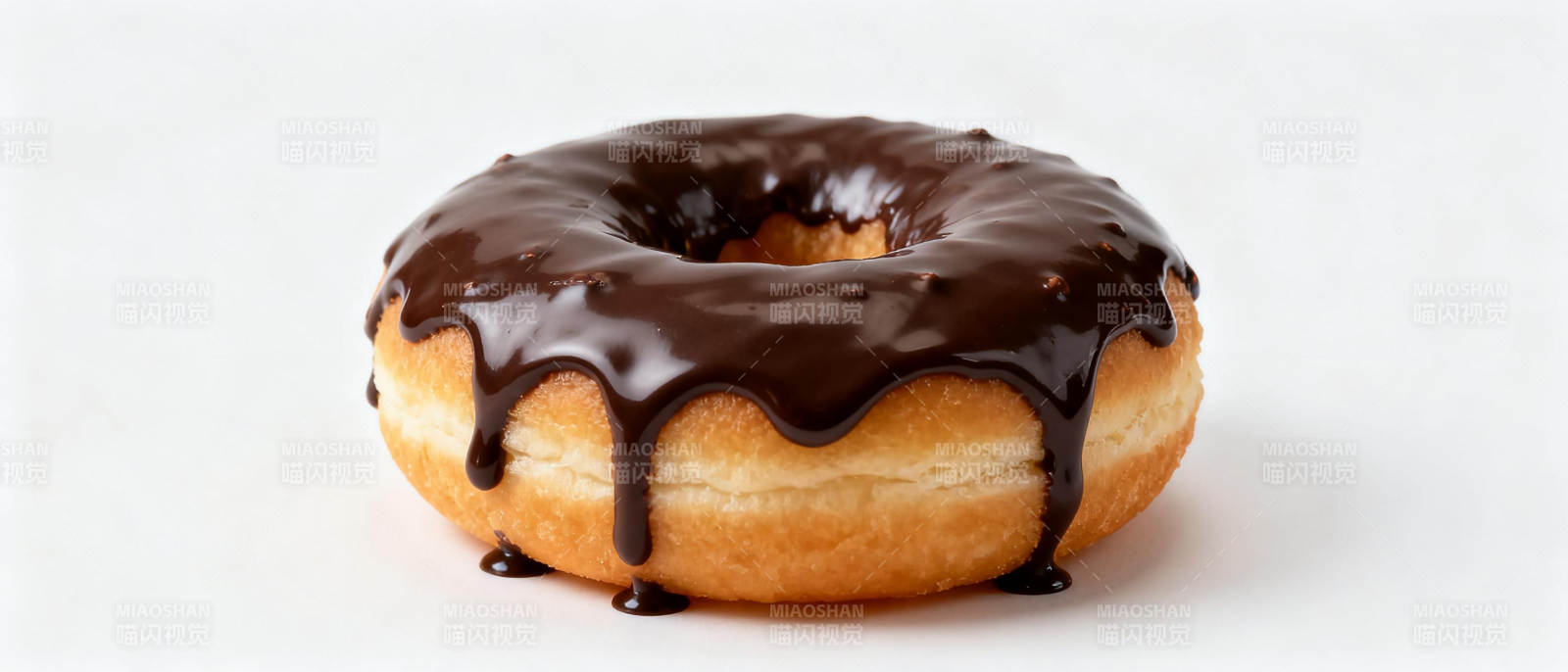 巧克力甜甜圈图片