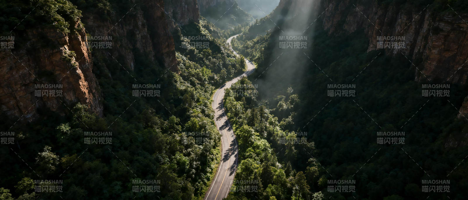 峡谷公路风光图片