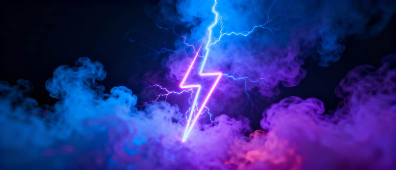 雷电交织云海图片