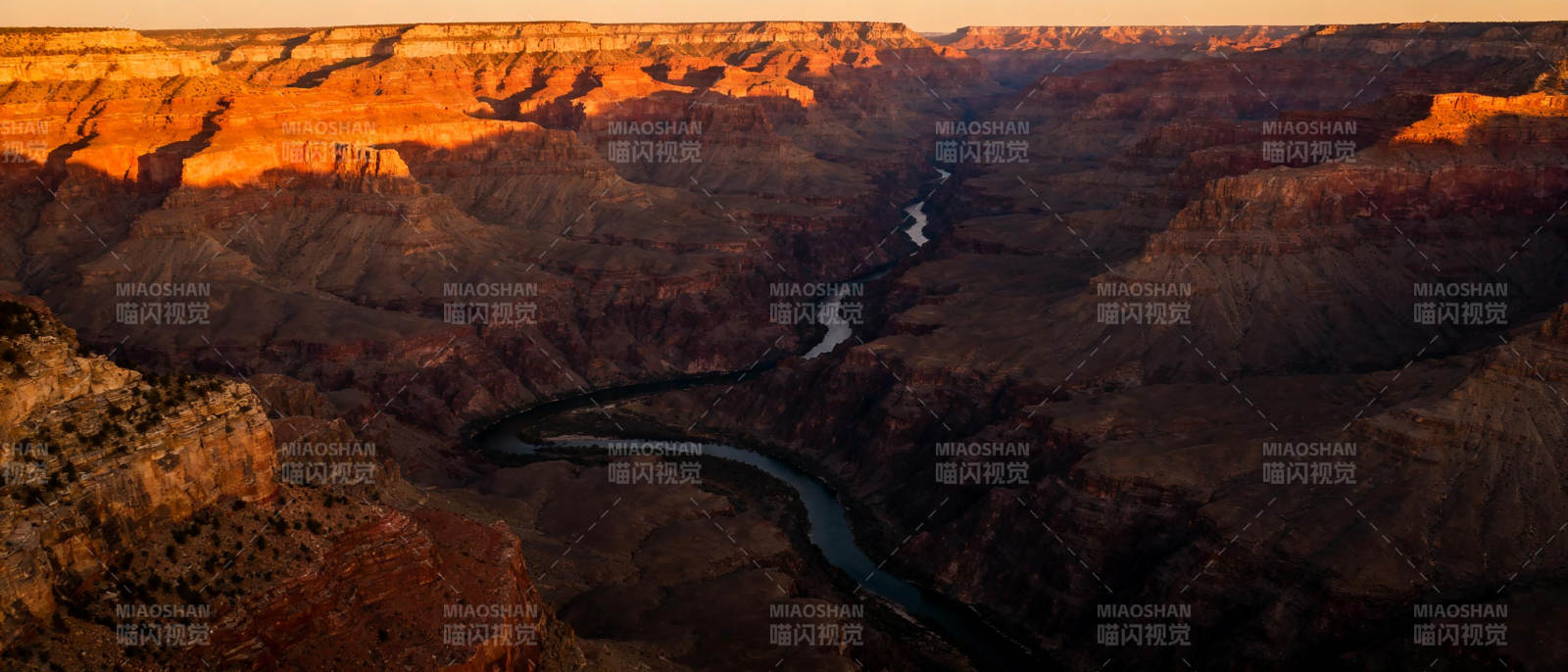 峡谷日落美景图片