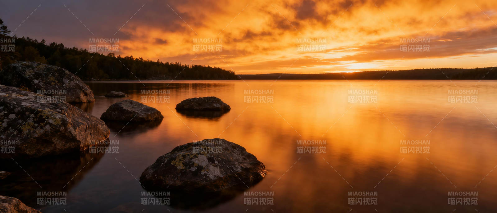 湖畔夕阳美景图片