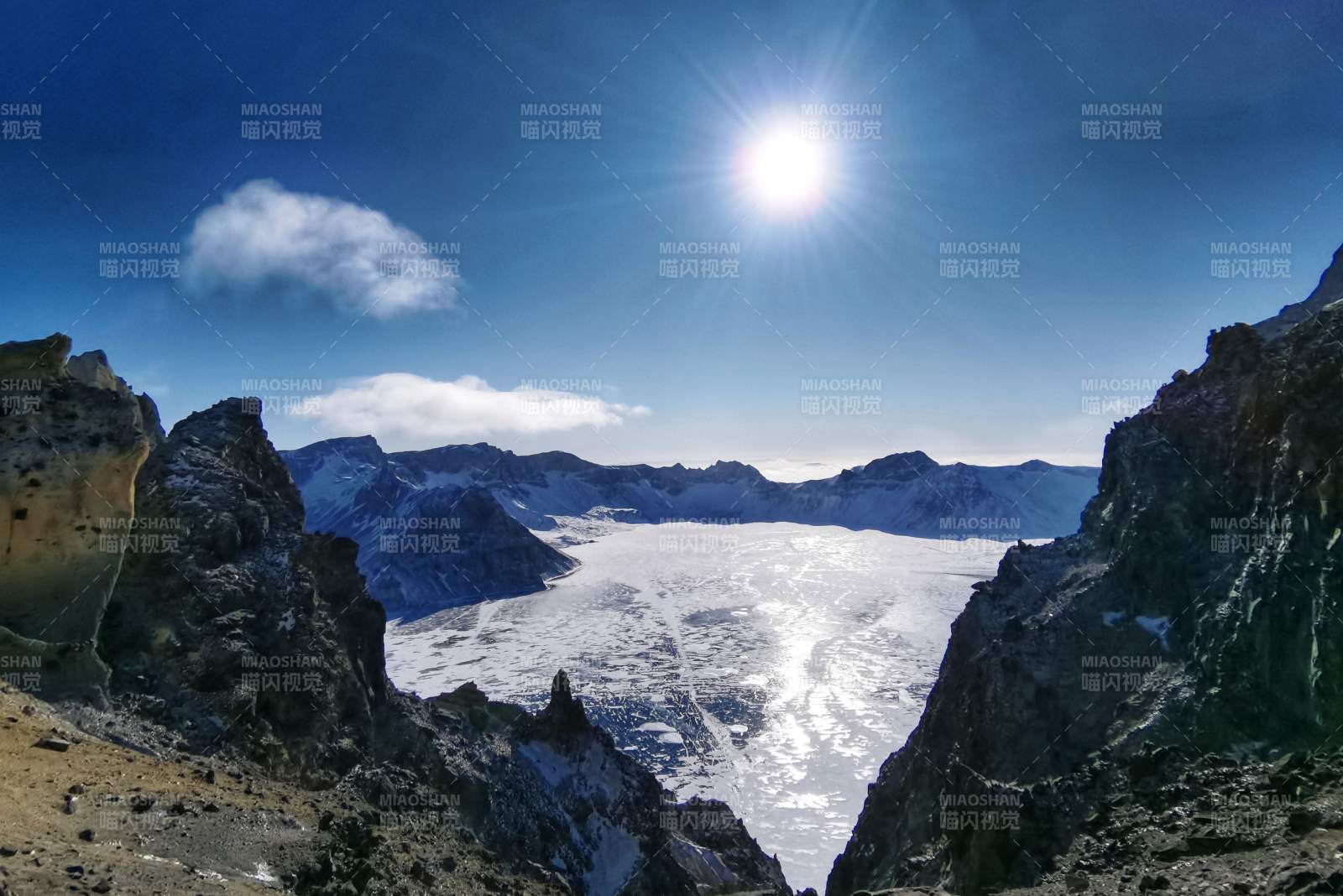 长白山雪山峡谷日光图图片