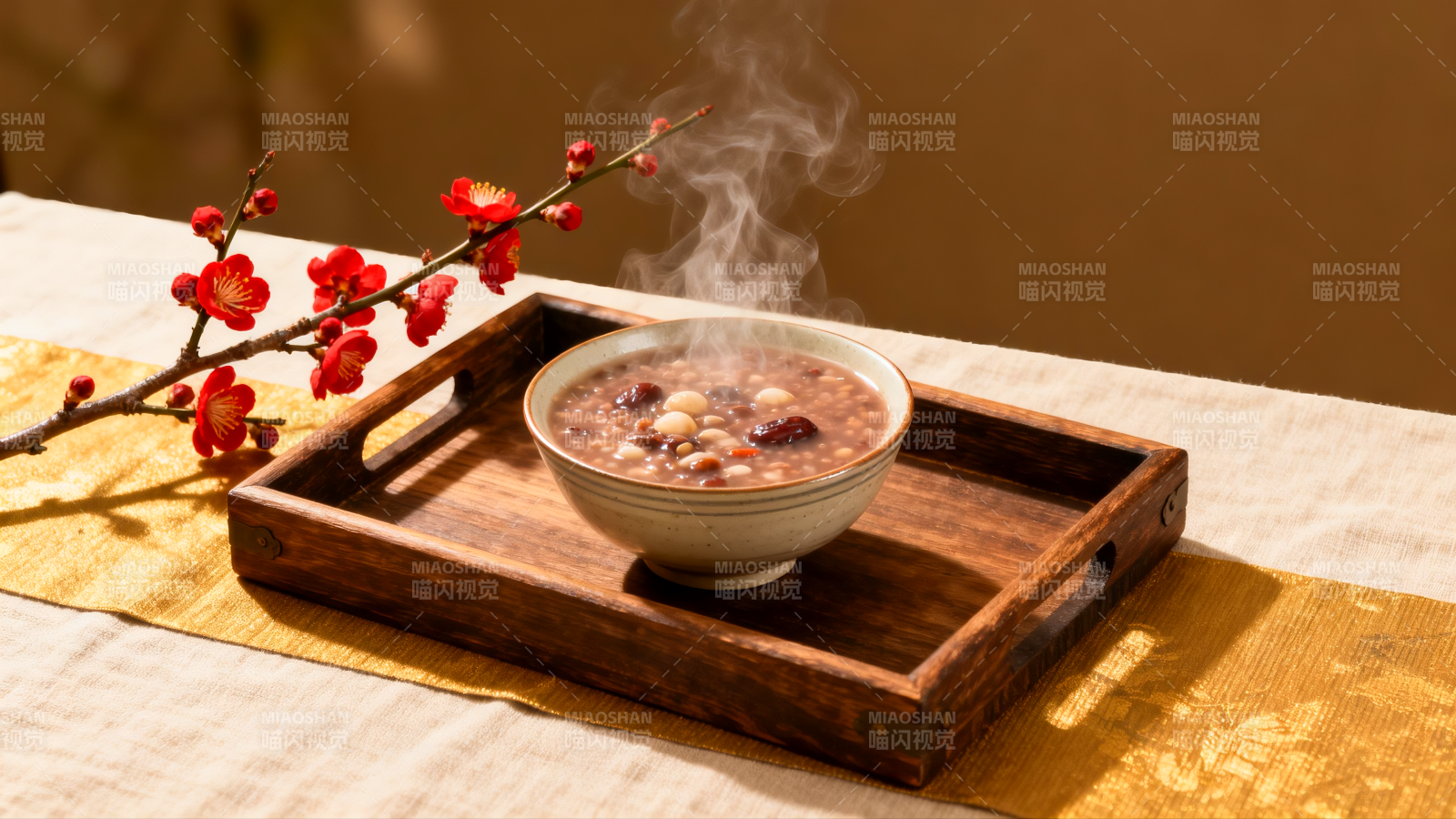 腊八节腊八粥热粥配梅花枝图片