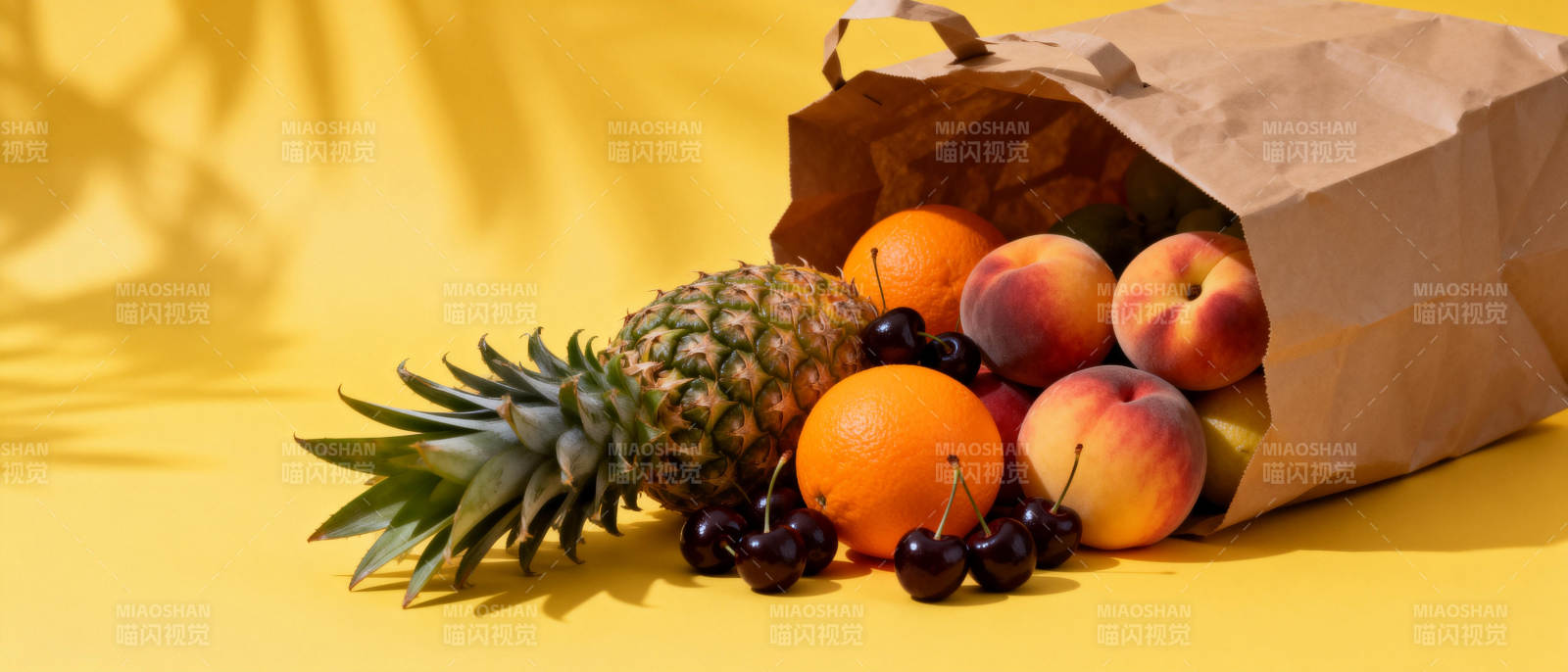 水果缤纷袋中溢图片