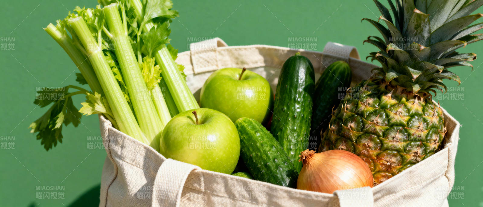 新鲜蔬果装满袋图片