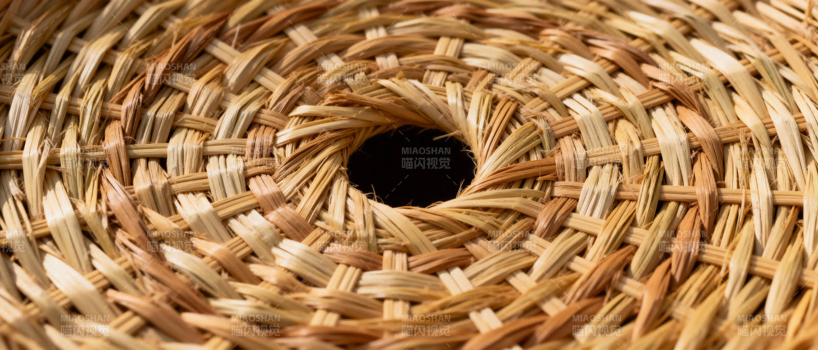 编织篮底特写图片