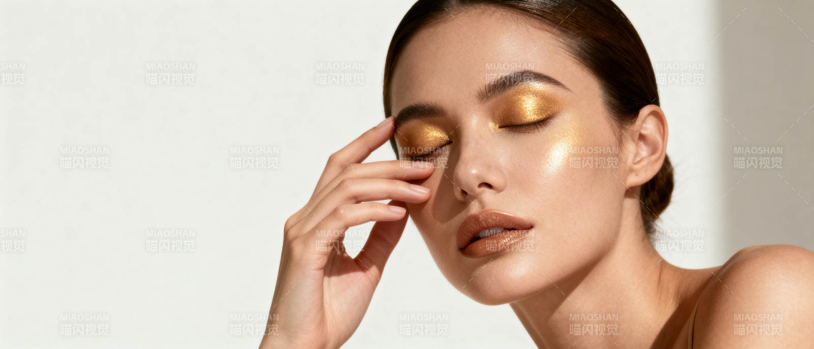 金色眼妆 优雅迷人图片