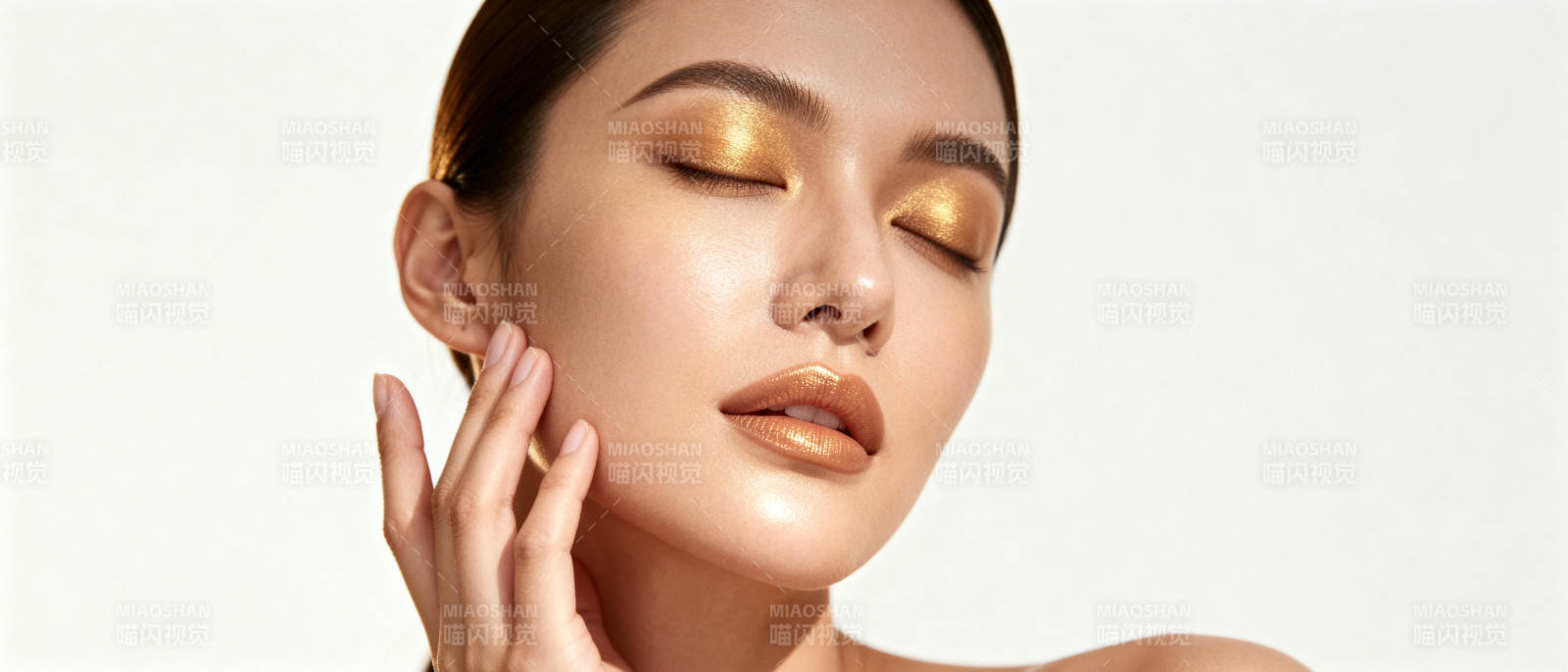 金色眼妆 优雅迷人图片