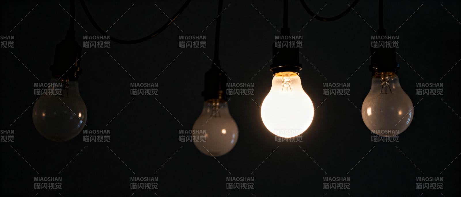 灯泡点亮黑暗图片