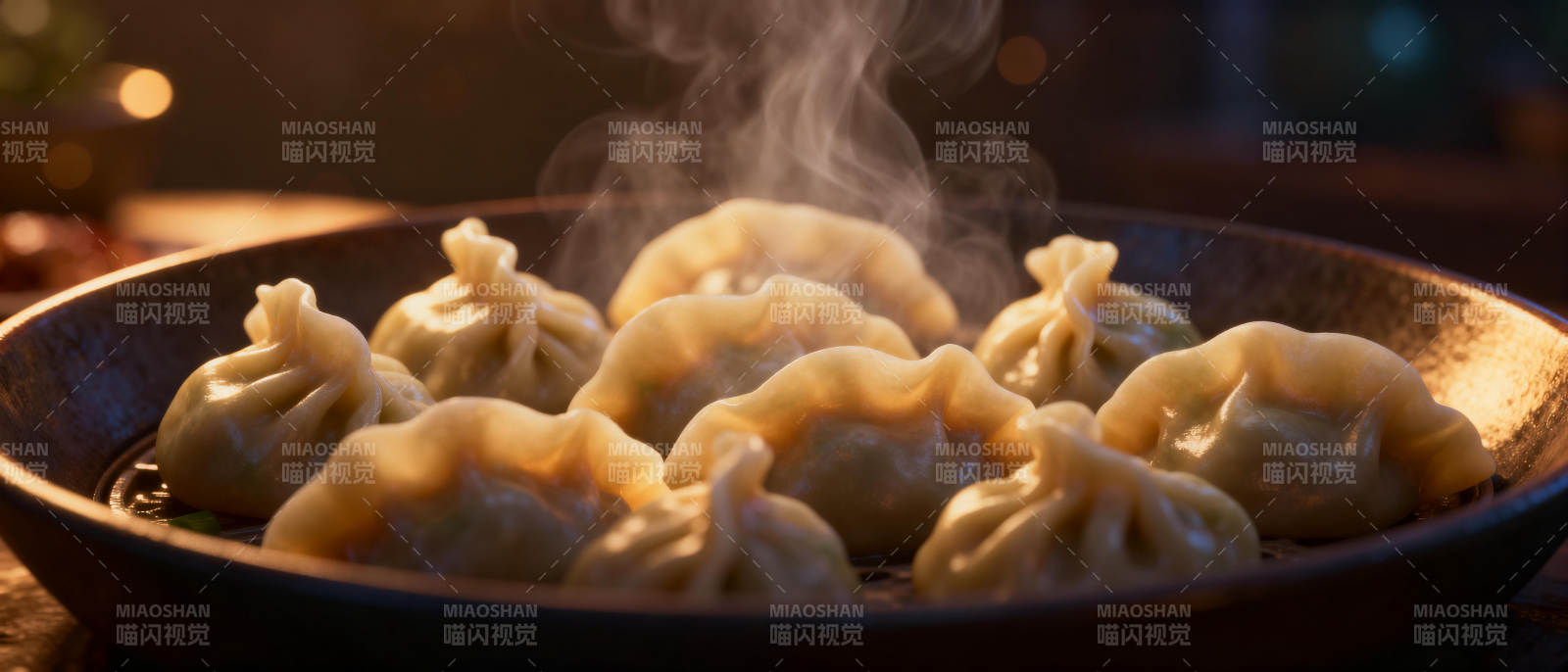 热腾腾的饺子图片