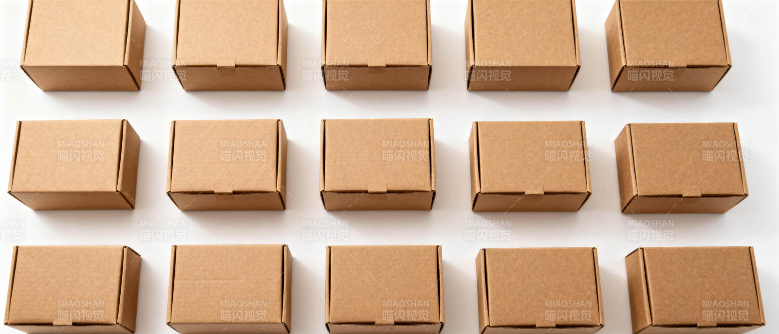 整齐排列的纸盒图片