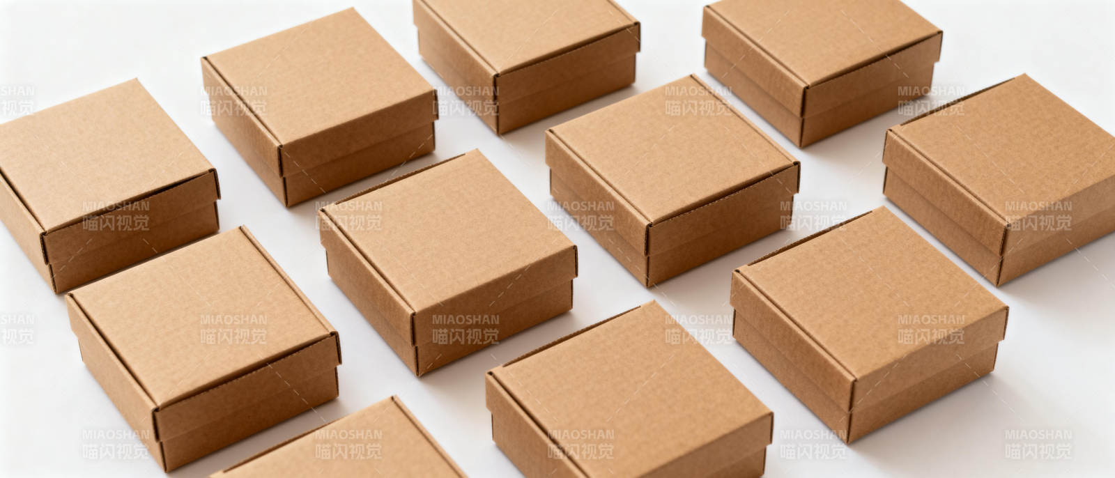 整齐排列的纸盒图片