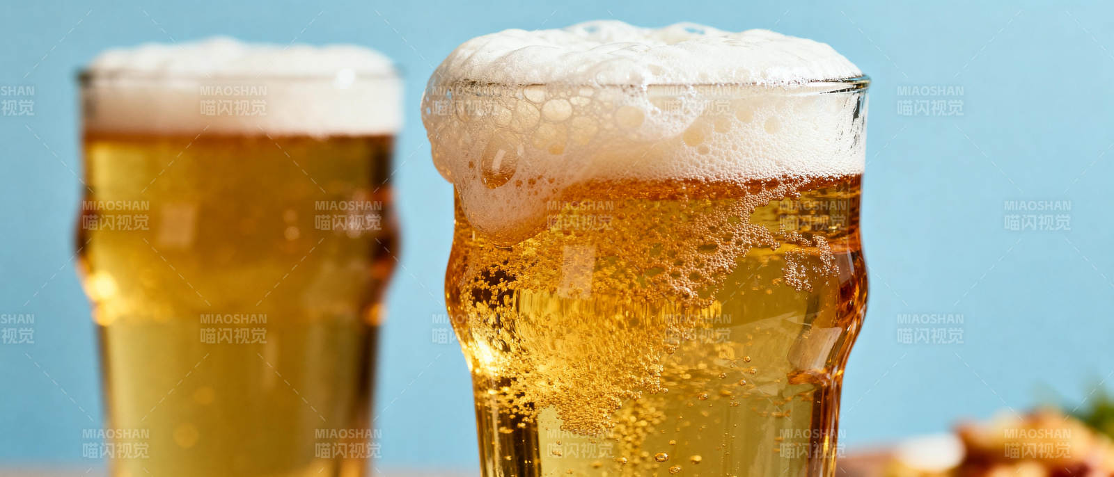 金黄啤酒 泡沫丰富图片